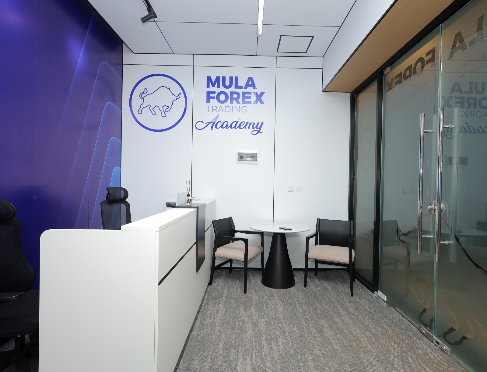 Front Desk & Lounge